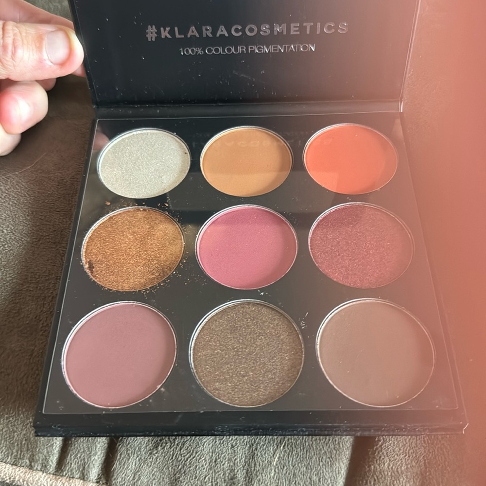 Klara eye shadow palette